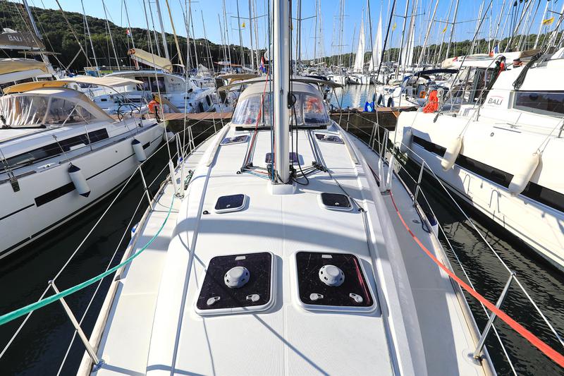 Book yachts online - sailboat - Dufour 382 - Sunset - rent
