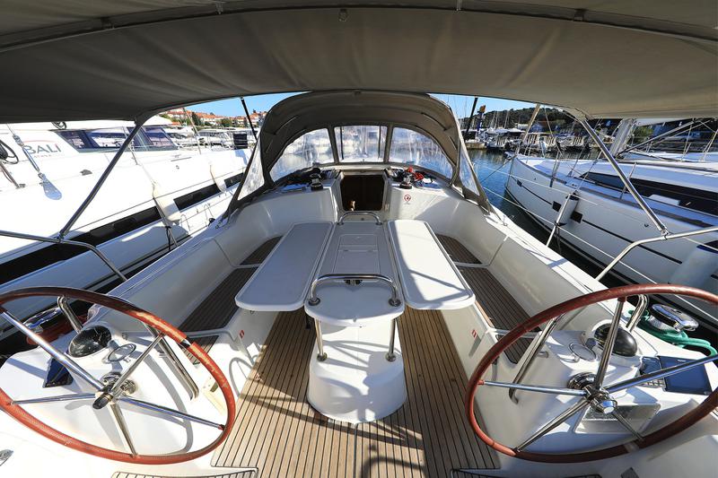 Book yachts online - sailboat - Dufour 382 - Sunset - rent