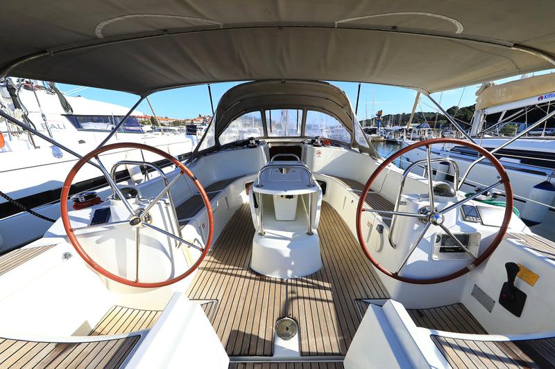 Book yachts online - sailboat - Dufour 382 - Sunset - rent