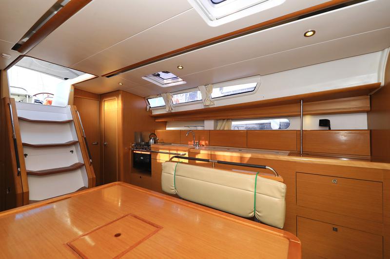 Book yachts online - sailboat - Dufour 382 - Sunset - rent