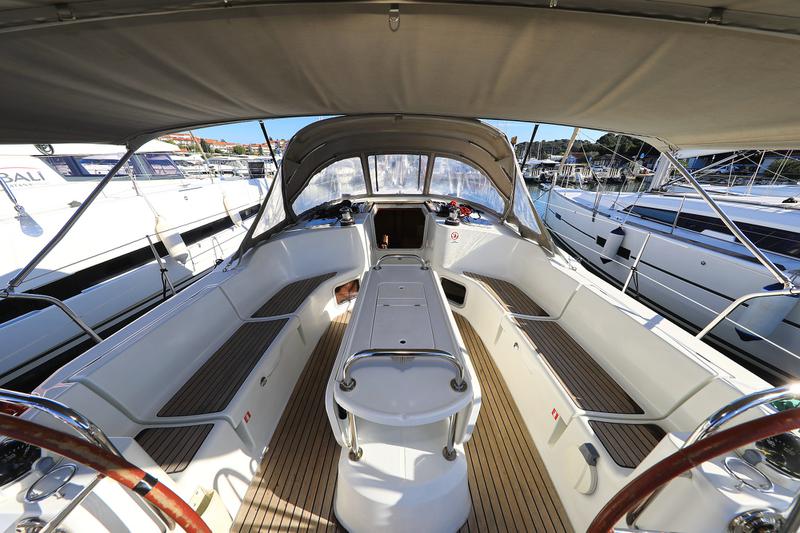 Book yachts online - sailboat - Dufour 382 - Sunset - rent