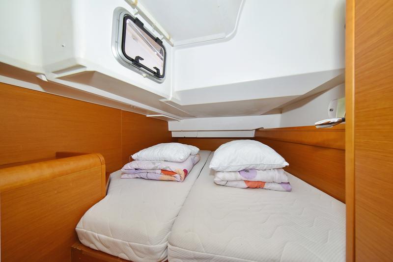 Book yachts online - sailboat - Sun Odyssey 449 - Canne Bleue - rent