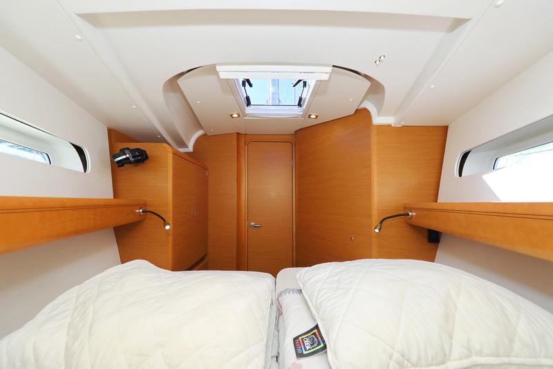 Book yachts online - sailboat - Sun Odyssey 449 - Canne Bleue - rent