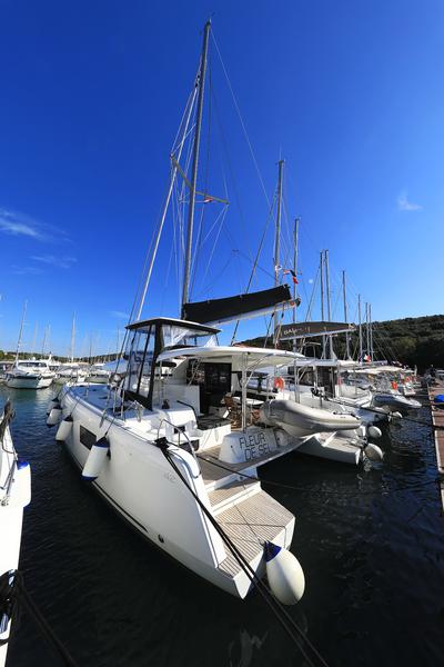 Book yachts online - catamaran - Lagoon 42 - Fleur de Sel - rent