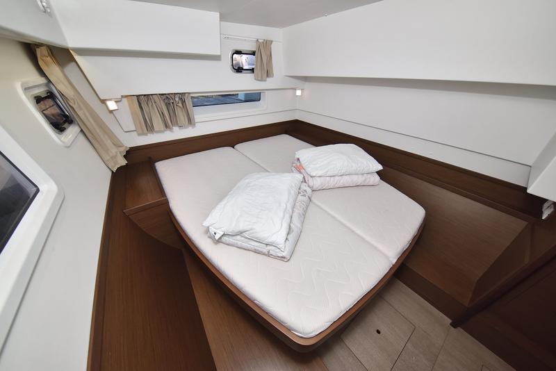 Book yachts online - catamaran - Lagoon 42 - Fleur de Sel - rent