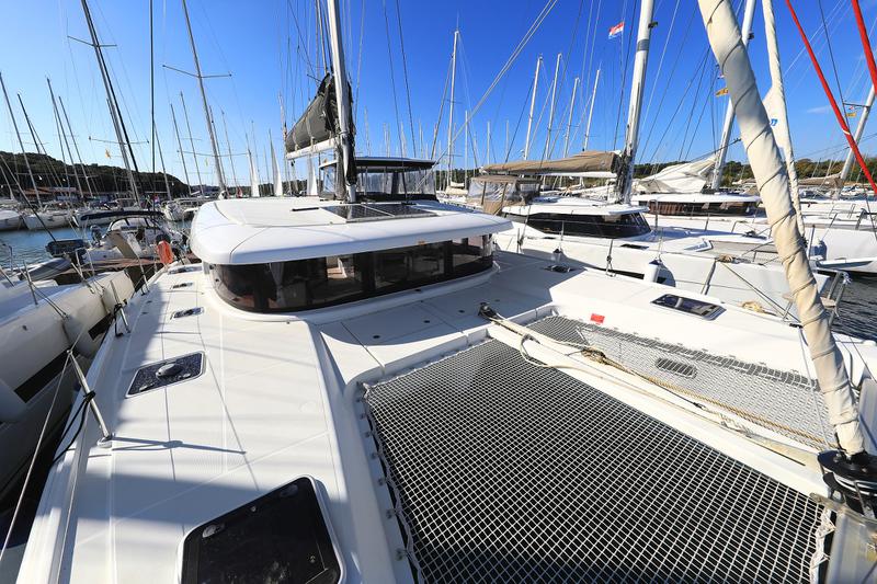 Book yachts online - catamaran - Lagoon 42 - Fleur de Sel - rent