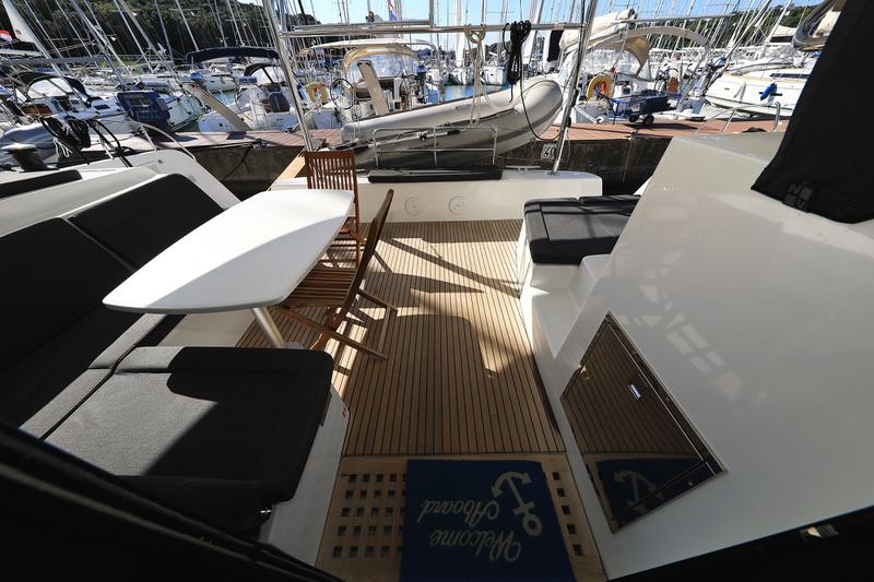 Book yachts online - catamaran - Lagoon 42 - Fleur de Sel - rent