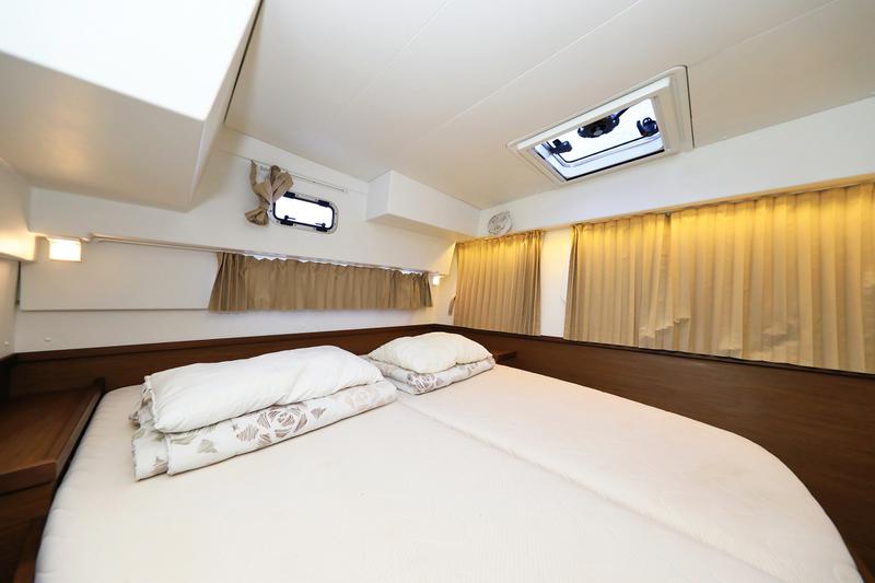 Book yachts online - catamaran - Lagoon 42 - Fleur de Sel - rent