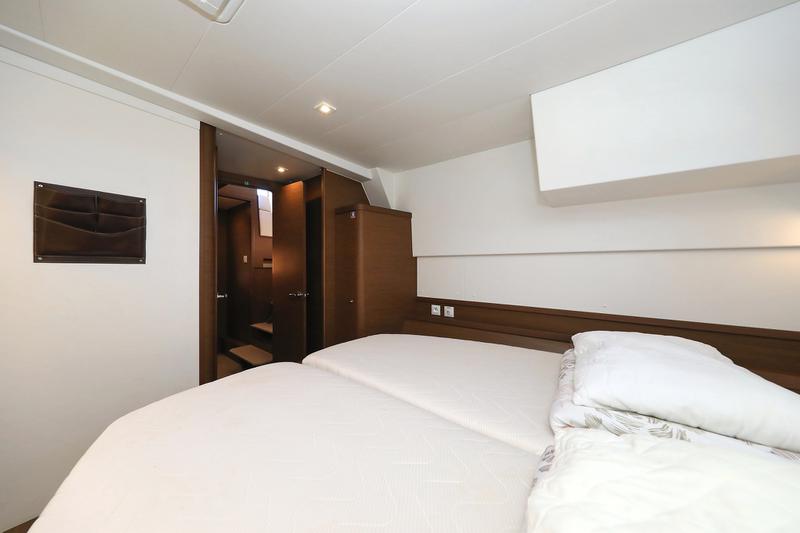 Book yachts online - catamaran - Lagoon 42 - Fleur de Sel - rent