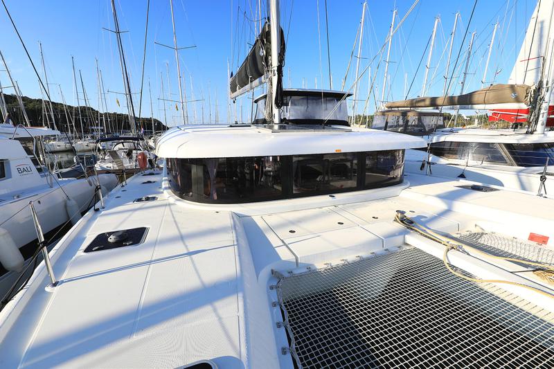 Book yachts online - catamaran - Lagoon 42 - Fleur de Sel - rent