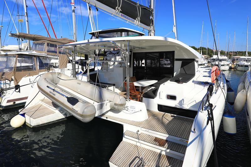 Book yachts online - catamaran - Lagoon 42 - Fleur de Sel - rent