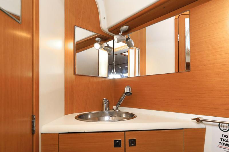 Book yachts online - sailboat - Sun Odyssey 44 i - Sveamare - rent