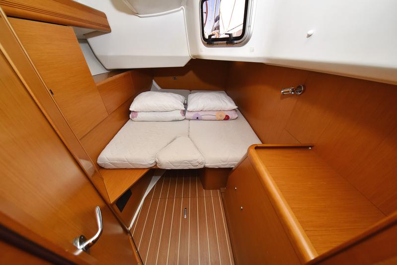 Book yachts online - sailboat - Sun Odyssey 44 i - Sveamare - rent