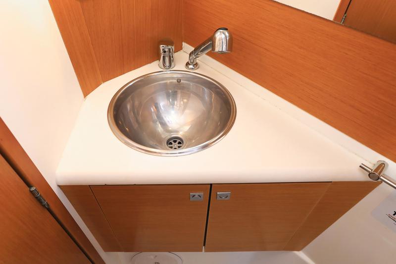 Book yachts online - sailboat - Sun Odyssey 44 i - Sveamare - rent