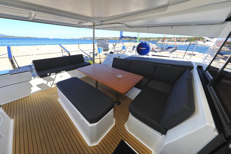 Book yachts online - catamaran - Elba 45 - Dreamcatcher - rent