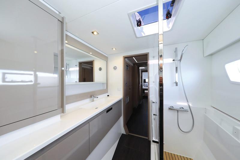 Book yachts online - catamaran - Elba 45 - Dreamcatcher - rent