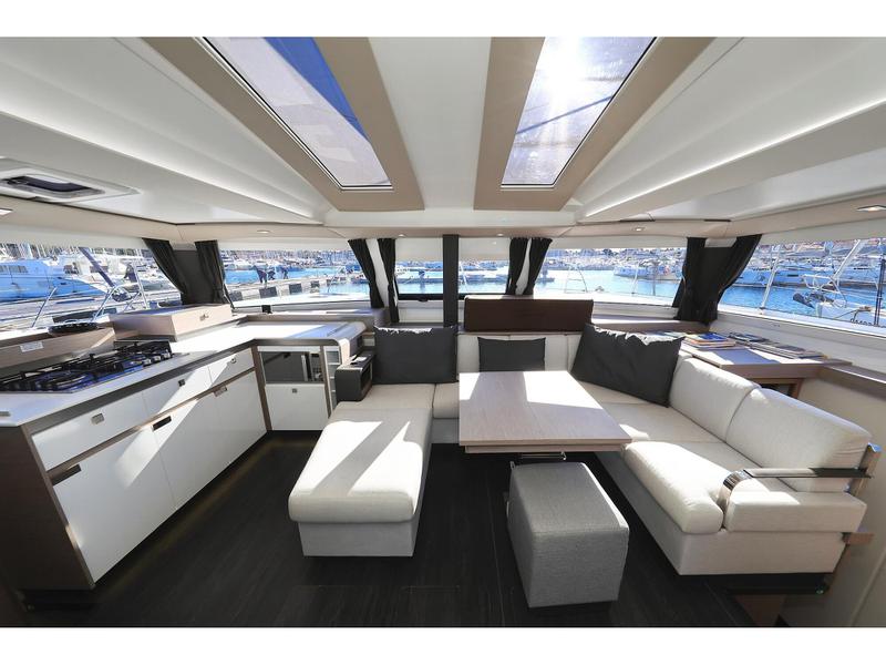 Book yachts online - catamaran - Elba 45 - Dreamcatcher - rent