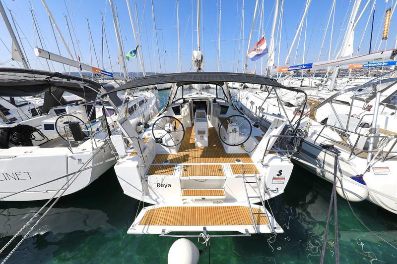Book yachts online - sailboat - Oceanis 38.1 - Reya - rent