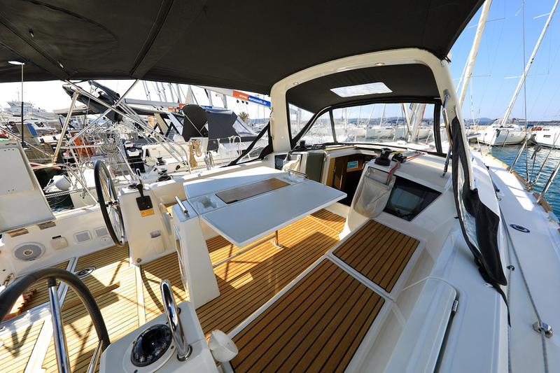 Book yachts online - sailboat - Oceanis 38.1 - Reya - rent