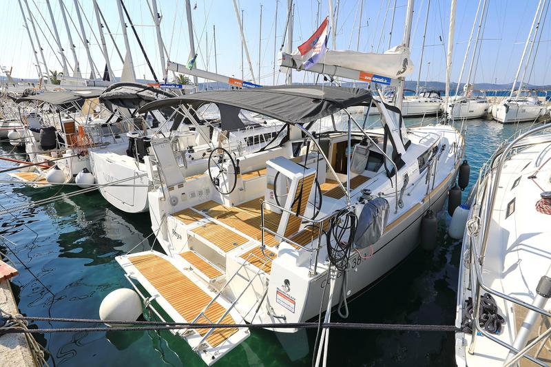 Book yachts online - sailboat - Oceanis 38.1 - Reya - rent