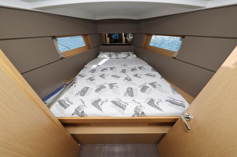 Book yachts online - sailboat - Oceanis 38.1 - Reya - rent