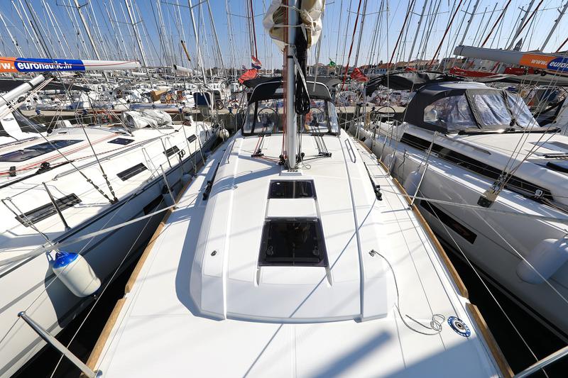 Book yachts online - sailboat - Oceanis 38.1 - Reya - rent