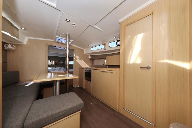 Book yachts online - sailboat - Oceanis 38.1 - Reya - rent