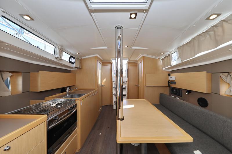 Book yachts online - sailboat - Oceanis 38.1 - Reya - rent