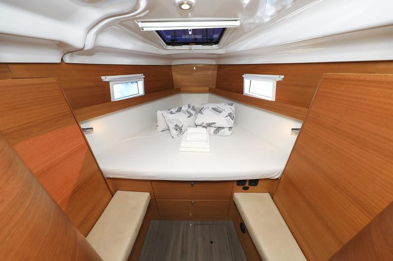 Book yachts online - sailboat - Elan 45.1 Impression 3 cabins 2 heads - Ianira - rent