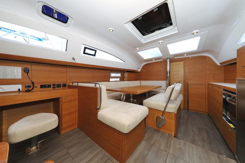 Book yachts online - sailboat - Elan 45.1 Impression 3 cabins 2 heads - Ianira - rent