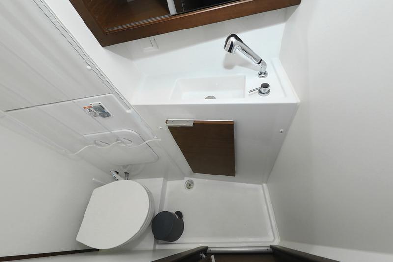 Book yachts online - catamaran - Lagoon 40 - GIMME KISS - rent