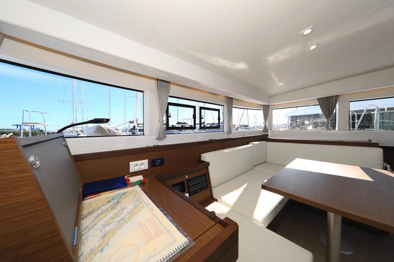 Book yachts online - catamaran - Lagoon 40 - GIMME KISS - rent