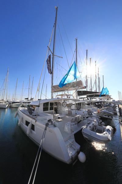 Book yachts online - catamaran - Lagoon 40 - GIMME KISS - rent