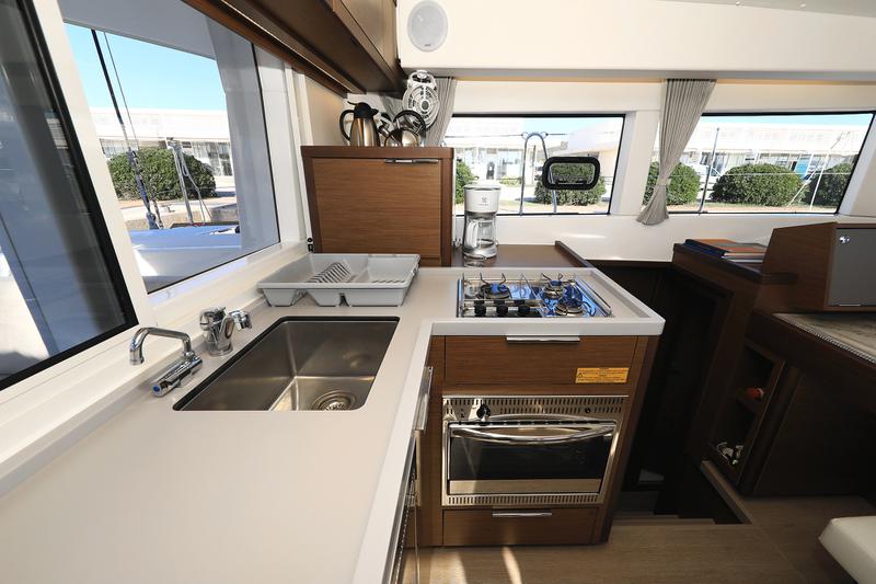 Book yachts online - catamaran - Lagoon 40 - GIMME KISS - rent