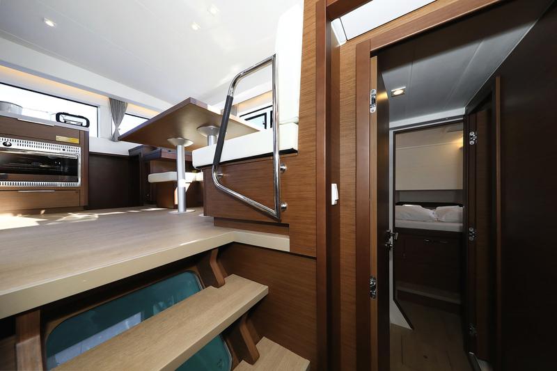 Book yachts online - catamaran - Lagoon 40 - GIMME KISS - rent