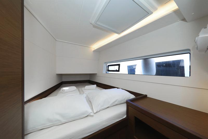 Book yachts online - catamaran - Lagoon 40 - GIMME KISS - rent