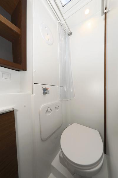 Book yachts online - catamaran - Lagoon 40 - GIMME KISS - rent