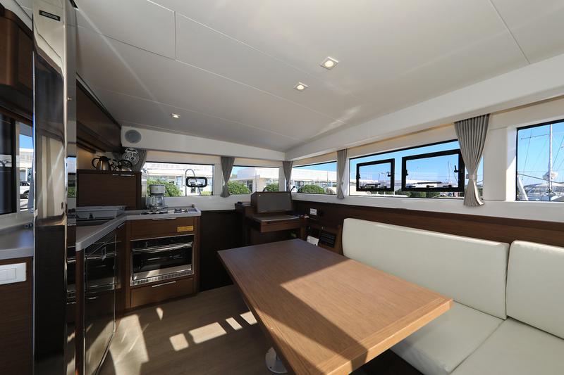 Book yachts online - catamaran - Lagoon 40 - GIMME KISS - rent