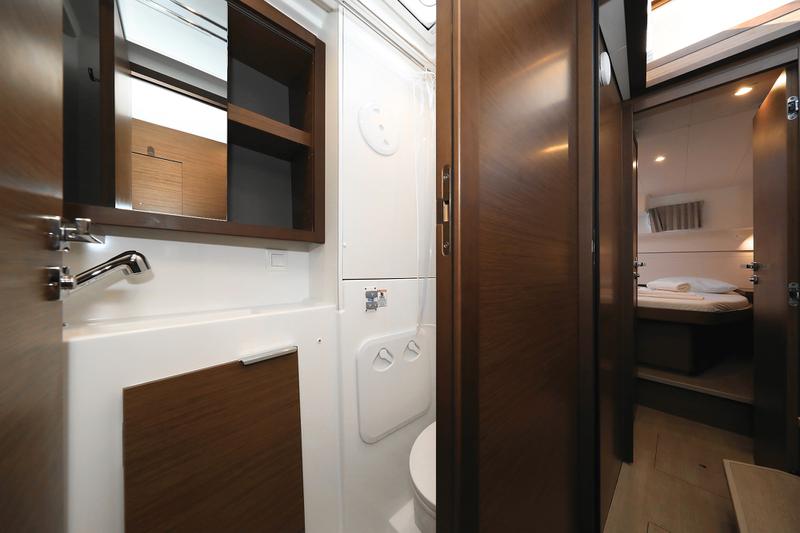 Book yachts online - catamaran - Lagoon 40 - GIMME KISS - rent