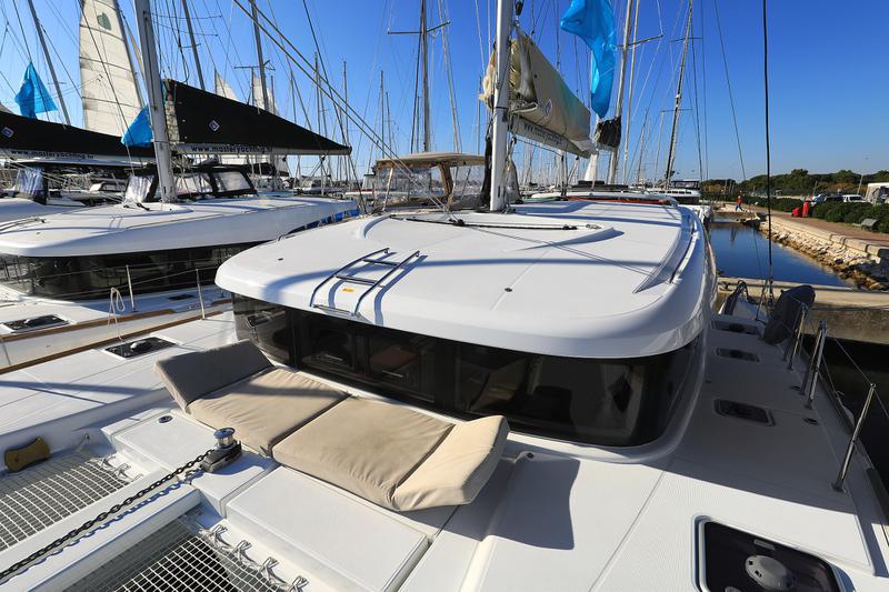 Book yachts online - catamaran - Lagoon 40 - GIMME KISS - rent
