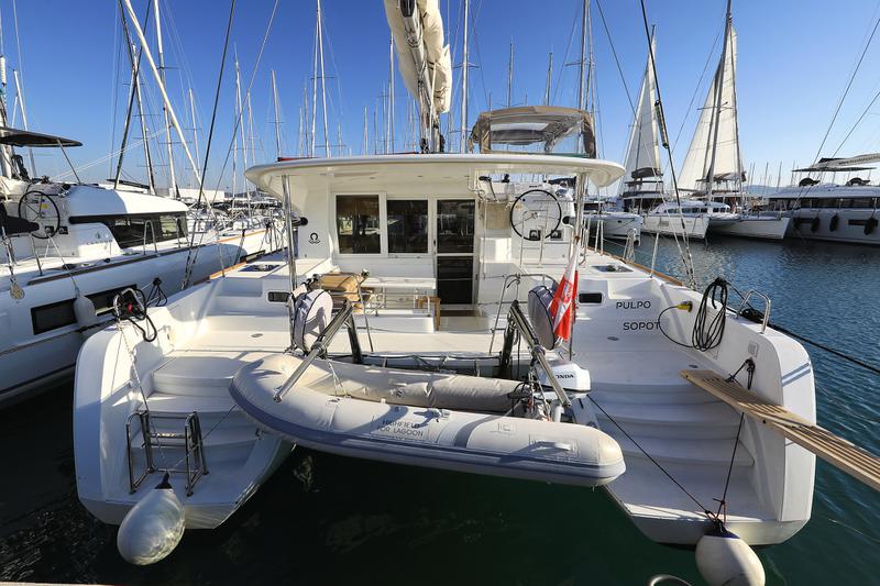 Book yachts online - catamaran - Lagoon 39 - PULPO - rent