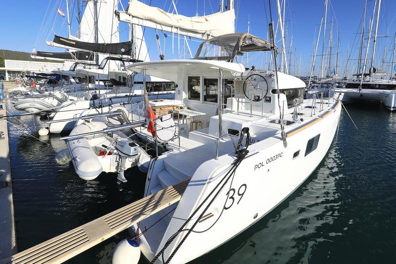 Book yachts online - catamaran - Lagoon 39 - PULPO - rent