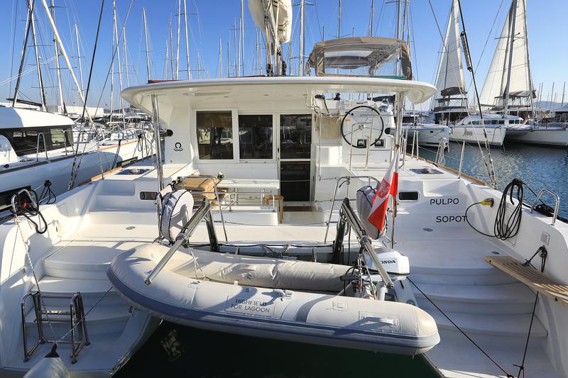Book yachts online - catamaran - Lagoon 39 - PULPO - rent