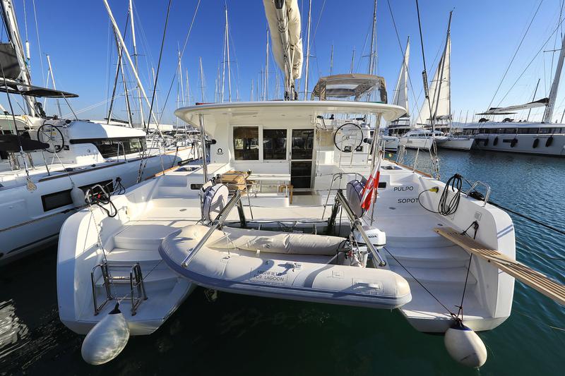 Book yachts online - catamaran - Lagoon 39 - PULPO - rent