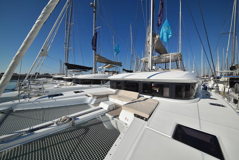 Book yachts online - catamaran - Lagoon 50 - SHADOW (ex. HAPPY HOUR) Air Condition Generator Watermaker - rent