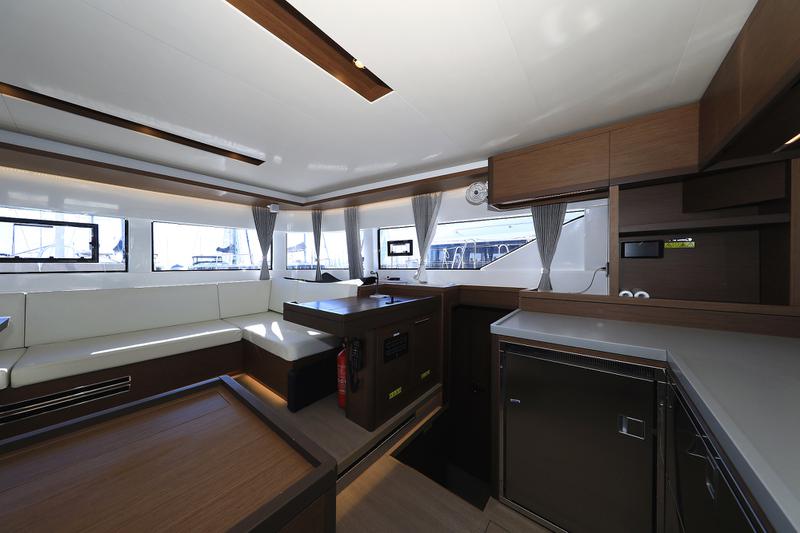 Book yachts online - catamaran - Lagoon 50 - SHADOW (ex. HAPPY HOUR) Air Condition Generator Watermaker - rent