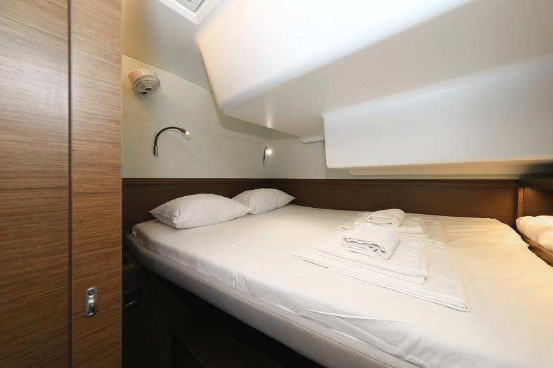 Book yachts online - catamaran - Lagoon 50 - SHADOW (ex. HAPPY HOUR) Air Condition Generator Watermaker - rent