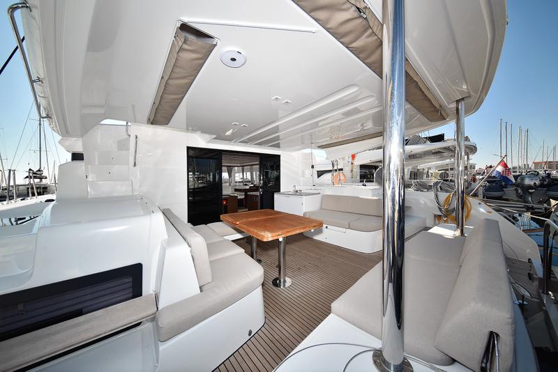 Book yachts online - catamaran - Lagoon 50 - SHADOW (ex. HAPPY HOUR) Air Condition Generator Watermaker - rent