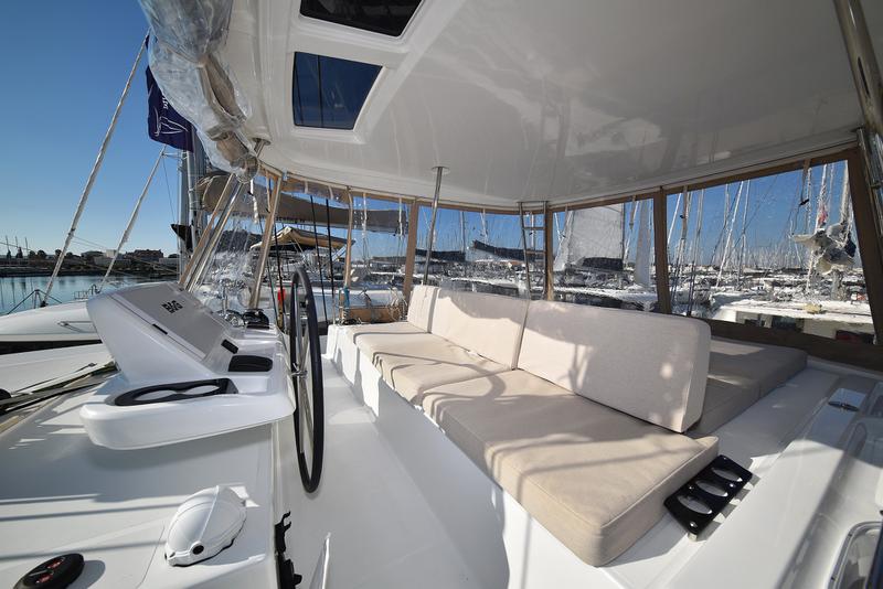 Book yachts online - catamaran - Lagoon 50 - SHADOW (ex. HAPPY HOUR) Air Condition Generator Watermaker - rent