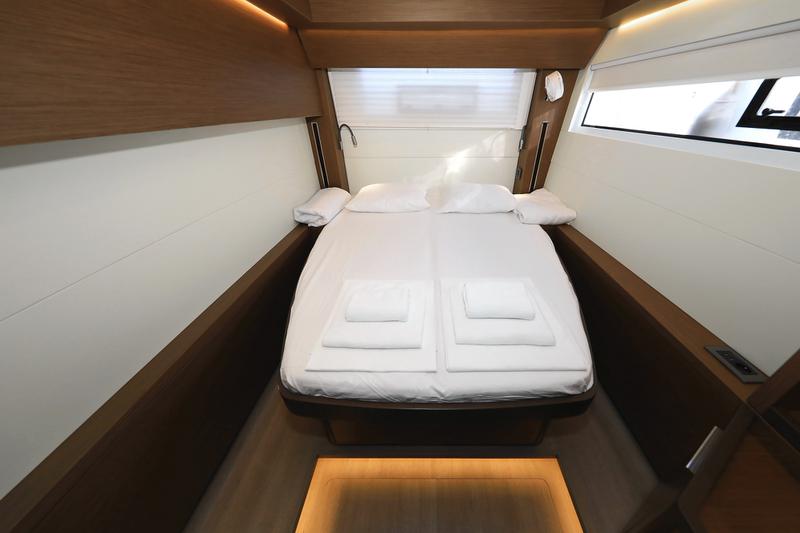 Book yachts online - catamaran - Lagoon 50 - SHADOW (ex. HAPPY HOUR) Air Condition Generator Watermaker - rent